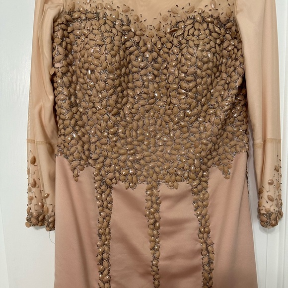 Long sleeve evening gown. - Picture 4 of 7